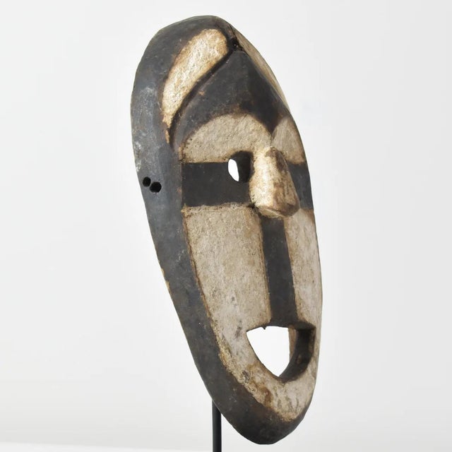 Off-white Early 20th Century Kumu Painted Wooden Mask For Sale - Image 8 of 9