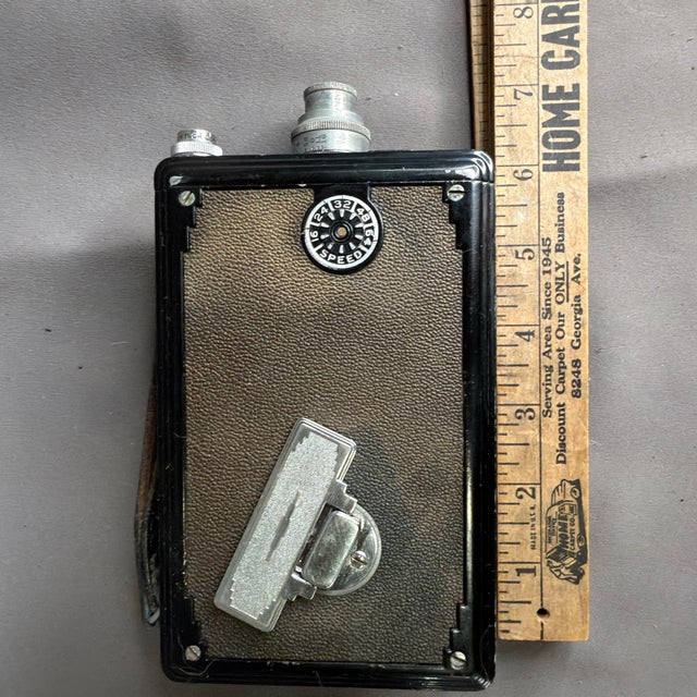 1930's Art Deco Bell & Howell Filmo 141-B 16mm Motion Picture Camera For Sale - Image 12 of 16
