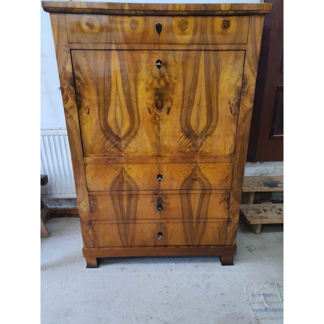 Biedermeier Secretaire in Walnut, 1830 For Sale - Image 3 of 4