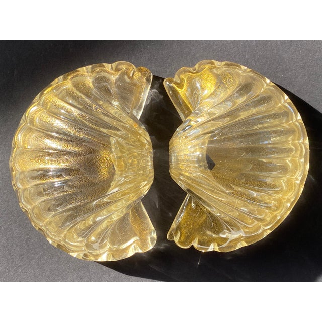 1950s Mid-Century Barovier & Toso Gold Fleck Scalloped Shell Bowls - a Pair For Sale In New York - Image 6 of 13