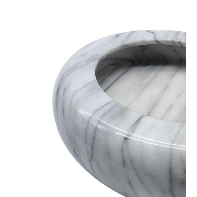 Beautiful 1970s white-gray Calacatta marble centerpiece/emptying bowl from the 1970s designed by Sergio Asti for the Up &...