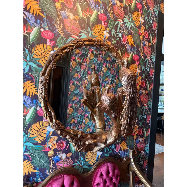 Gold Mid 20th Century Hollywood Regency Style Peacock Oval Mirror in Antiqued Gilt Finish (42” X 43”) For Sale - Image 8 of 8