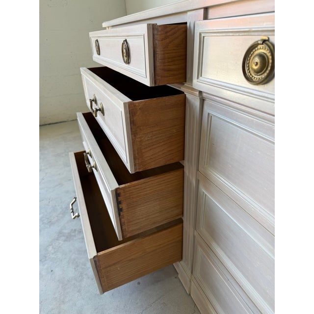 Vintage John Widdicomb Neoclassical Style 8-Drawer Dresser With Brass Handles For Sale - Image 11 of 18