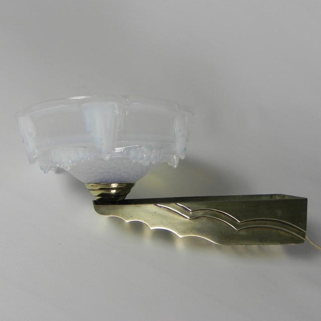 Art Deco Wall Lamp in Opalescent Glass, 1930s For Sale - Image 17 of 18