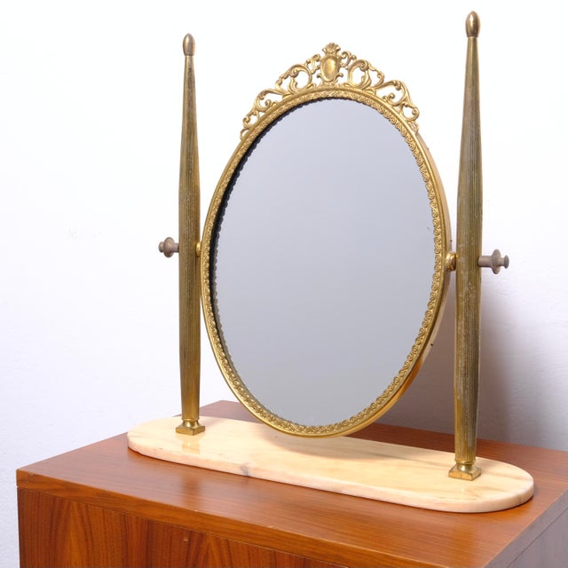 Beautiful adjustable mirror, original from the 1950s, in brass with a marble base. C7891 Dimensions: Marble base...