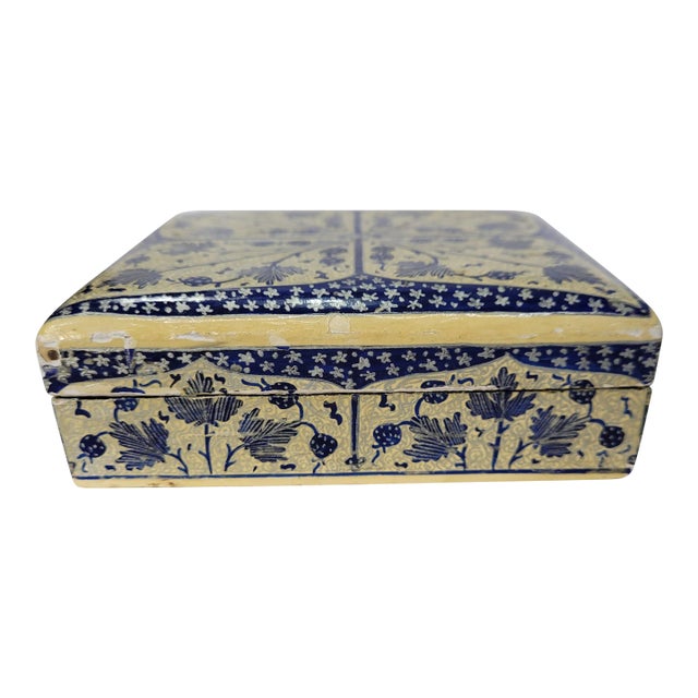 Vintage Small Blue & White Lacquered Wood Lidded Stash Box/trinket Holder For Sale