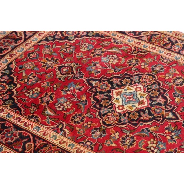 Textile Kashan Rug in Hand-Knotted Wool For Sale - Image 7 of 11