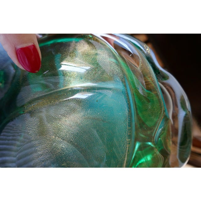 MCM Murano Art Glass Archimede Seguso Emerald Green Large Bowl Gold Leaf Flake For Sale - Image 14 of 15
