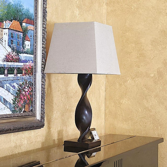 Vintage Mid-Century Modern Sculptural Twisted Spiral Wood-Look Resin Table Lamp For Sale - Image 14 of 18