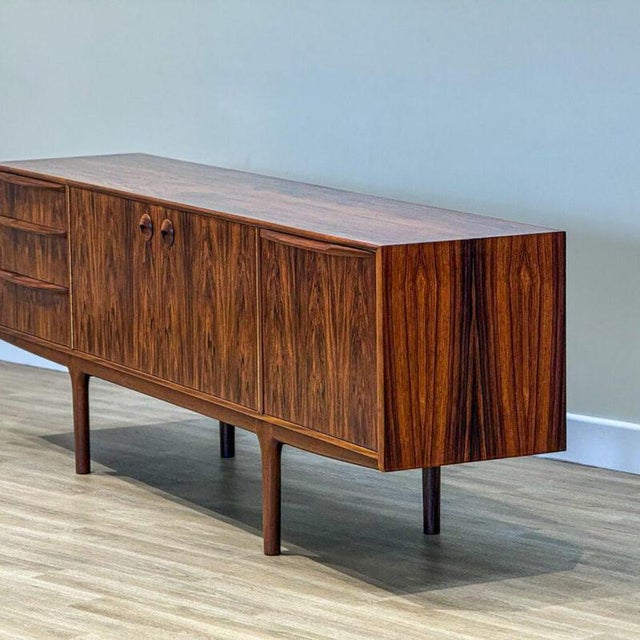 Long Sideboard in Rosewood by Tom Robertson for McIntosh For Sale - Image 12 of 15