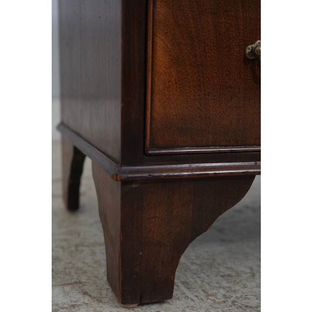 Antique English Mahogany 4 Drawer Bachelor's Chest For Sale - Image 13 of 18