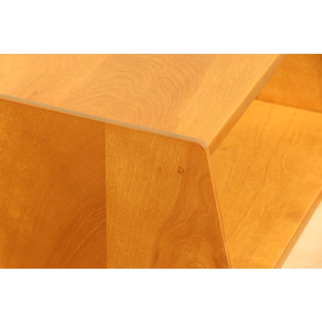 Wood Mid-Century Modern Pair of Maple Nightstands in the Style of Heywood-Wakefield, Circa 1960s For Sale - Image 7 of 18