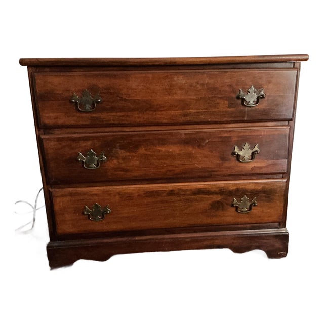 Vintage Mahogany Chest of Drawers in Queen Anne Style For Sale