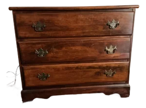 Vintage Mahogany Chest of Drawers in Queen Anne Style