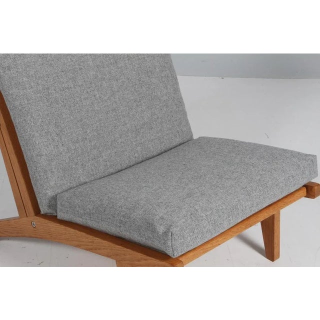 Model Ge-370 Lounge Chair by Hans J. Wegner for Getama, 1960s For Sale - Image 6 of 9