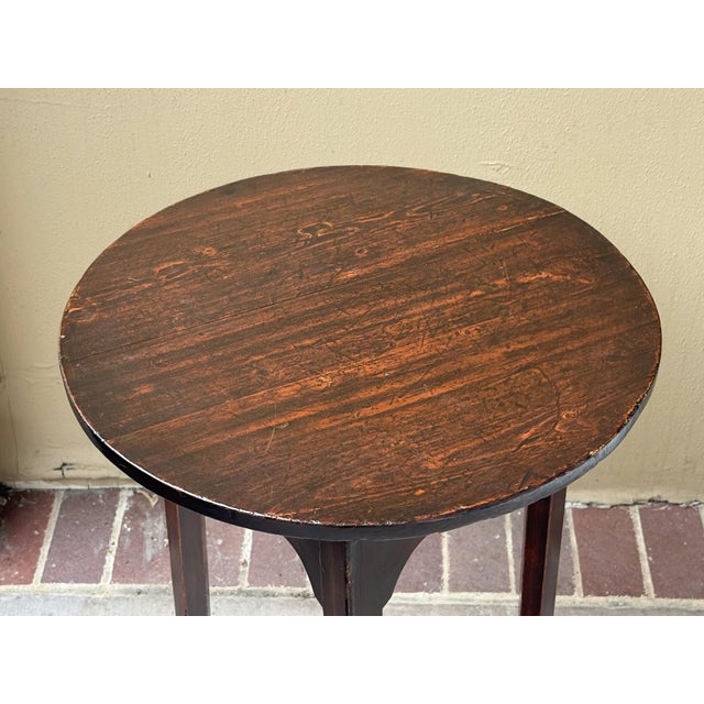 English Cricket Table of Patinated Oak From the Georgian Era For Sale - Image 9 of 10