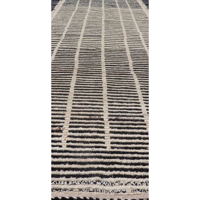 Early 21st Century Modern Casual Hand Knotted Runner With Tribal Design in Black and White Colors For Sale - Image 5 of 11