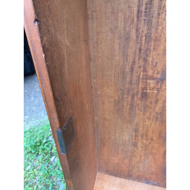 Antique 1830s American Empire Cherry Wood & Cherry Veneer 4-Drawer Chest For Sale - Image 4 of 9