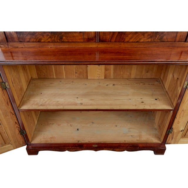 Early 19th Century Flame Mahogany Bookcase, 1820s For Sale - Image 4 of 8