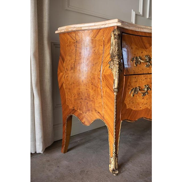 Mid 19th Century French Louis XV Style Burr Walnut Marble Top Bombe Commode For Sale - Image 13 of 18