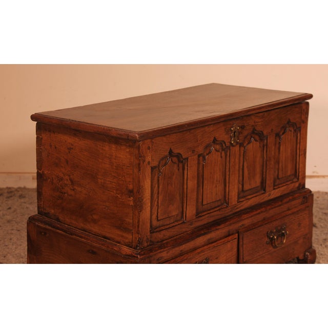 Small 18th Century English Chest in Oak For Sale - Image 10 of 16