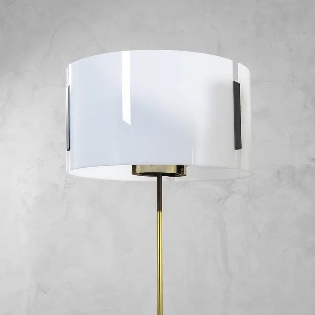 Brass & Acrylic Glass Floor Lamp attributed to Giuseppe Ostuni for Oluce, 1950s For Sale - Image 4 of 7