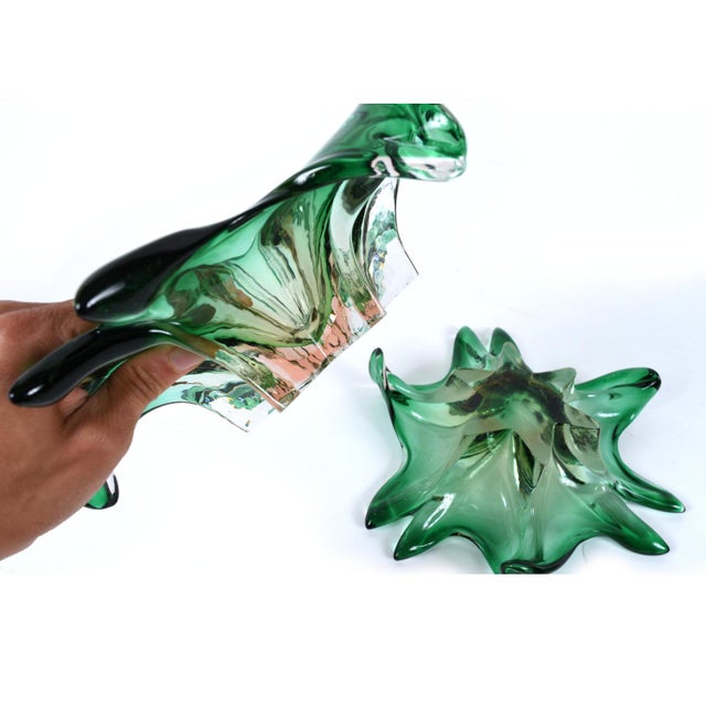 Mediterranean Pair of Green and Pink Amorphic Botanical Floral Murano Glass Dishes For Sale - Image 3 of 7