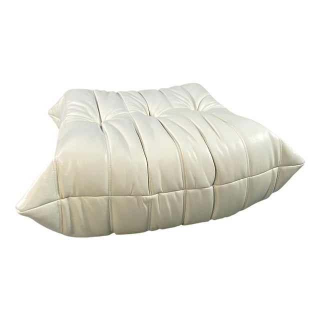 French Togo Ottoman in White Leather attributed to Michel Ducaroy for Ligne Roset For Sale