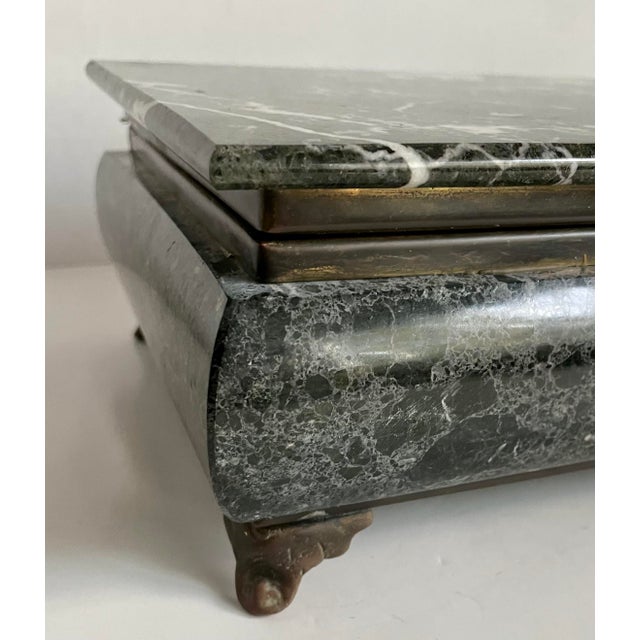 Hollywood Regency Mid-20th Century Green Marble Hinged Box With Brass Mounts & Black Felt Lining For Sale - Image 3 of 12