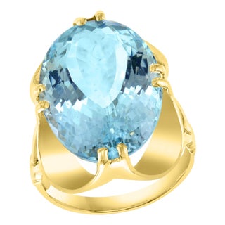 12.54 Carat Natural Oval Shape Aquamarine Cocktail Ring 14 Karat Yellow Gold For Sale