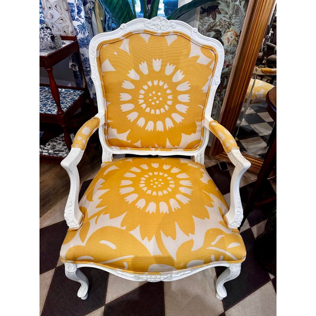 Pair of Vintage Italian Painted Bergere Chairs Upholstered in Yellow and White Linen For Sale - Image 11 of 12