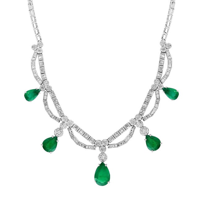 45 Ct Zambian Emerald and 12 Ct Diamond Necklace and Earring Bridal Suite For Sale - Image 4 of 8