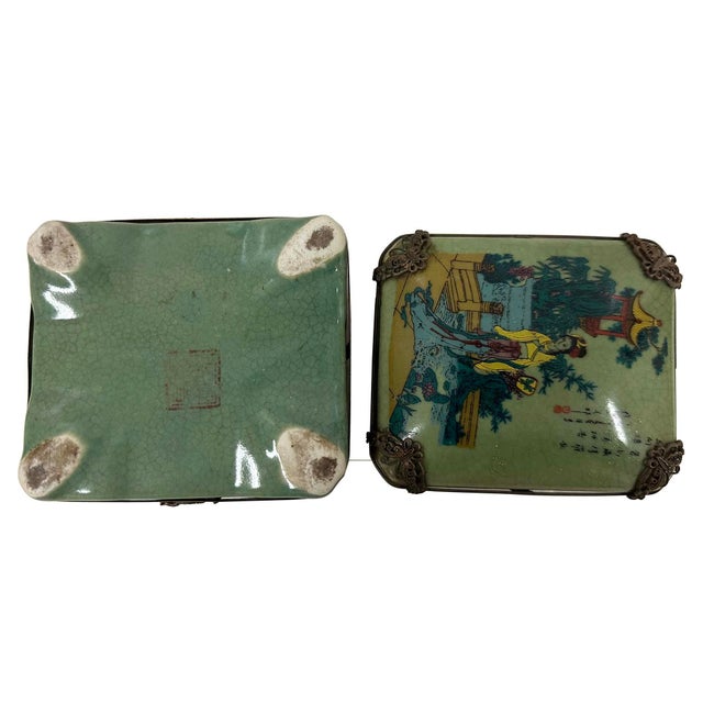 Early 20th-Century Chinese Porcelain Geisha Trinket Box For Sale - Image 10 of 10