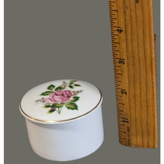 Late 20th Century Vintage Fine Porcelain Leart Brazil Romantic Pink Roses Trinket Box For Sale - Image 5 of 6