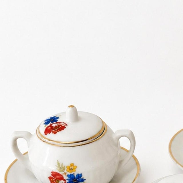 Porcelain - Miniature tea service - Vista Alegre. Made of porcelain from the Vista Alegre factory; composed of a teapot;...