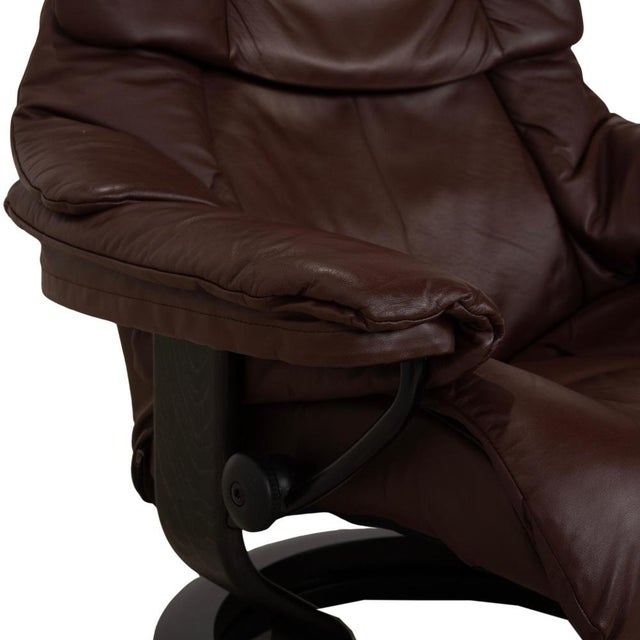 Set of Reno Leather Recliner Chair with Ottoman from Stressless For Sale - Image 9 of 18