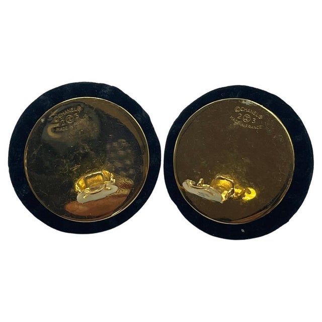 French Chanel Vintage Velvet Clip-on Earrings For Sale - Image 3 of 7