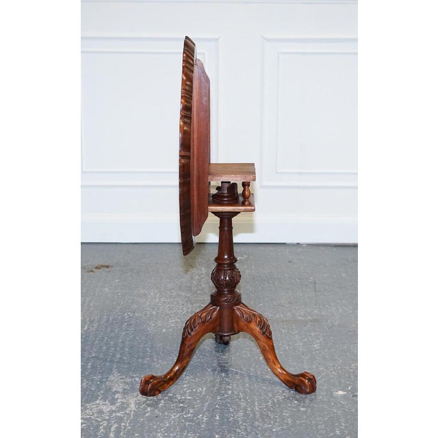Hardwood Large Pie Crust Tilt Top Side Wine Plant Lamp Table, 1920s For Sale - Image 17 of 18