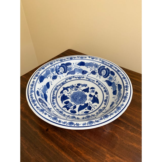 Chinoiserie Chinoiserie Blue and White Porcelain Large Decorative Charger Plate For Sale - Image 3 of 10