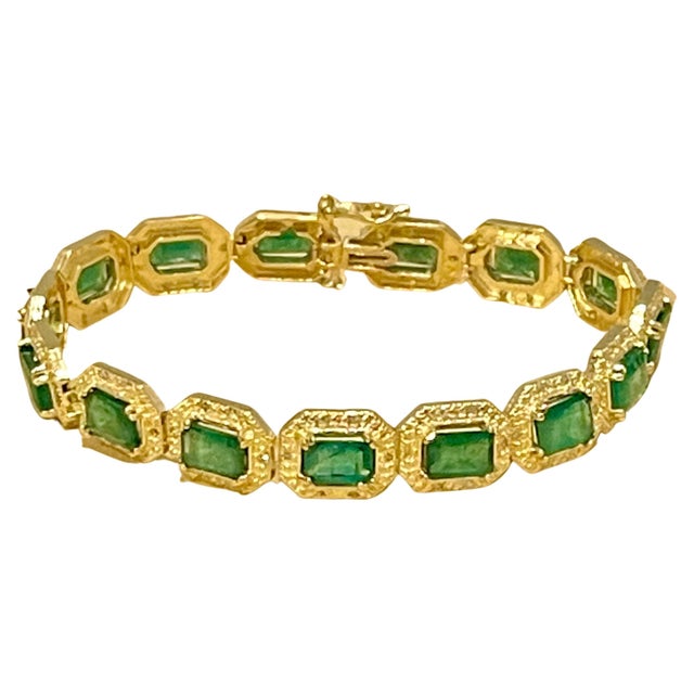 2010s 18 Carat Emerald Cut Emerald and Diamond Tennis Bracelet 14 Karat Yellow Gold For Sale - Image 5 of 18