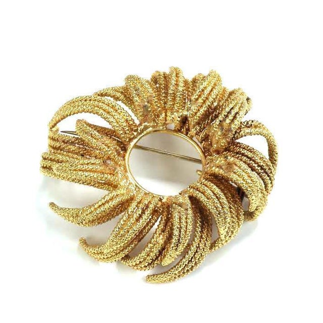 This is an authentic vintage circa 1970's brooch by David Webb, it is crafted from 18k yellow gold featuring a double...