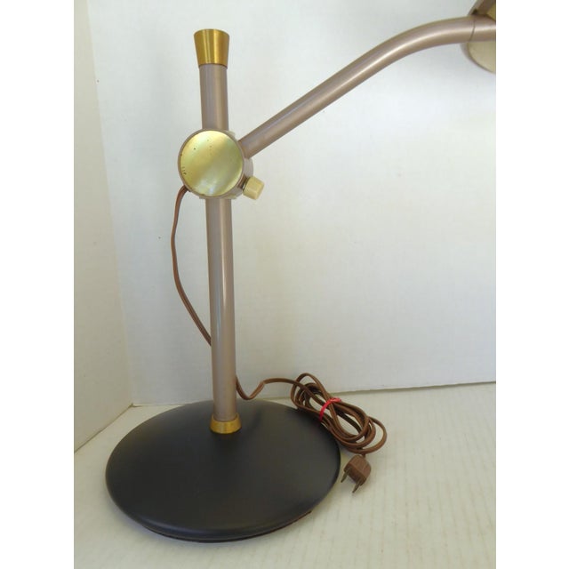 Space Age Modern Dazor Mfg. Corp. Desk / Table Portable Floating Arm Lamp 1940s. For Sale - Image 11 of 17