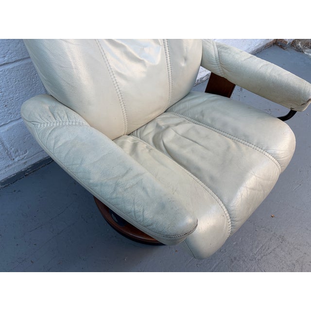 Wood Mid 20th Century "Stressless" Leather Recliner and Matching Ottoman by j.e Ekornes For Sale - Image 7 of 12