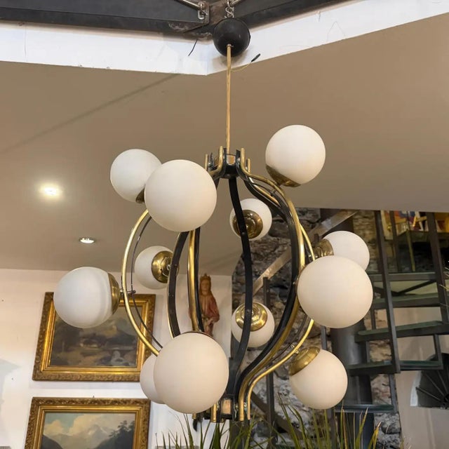 1950s Mid--Century Modern Brass and White Glass 12 Lights Chandelier by Stilnovo For Sale - Image 12 of 14