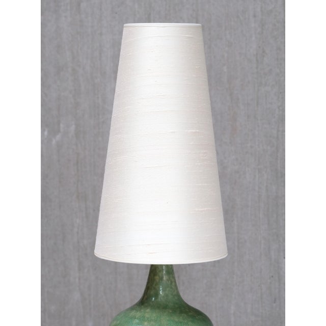 1950s Green Ceramic Table Lamp by Carl-Harry Stålhane for Rörstrand, Sweden, 1950s For Sale - Image 5 of 11