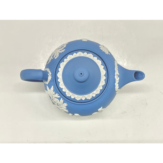 1950s Vintage Mid Century 1960s Wedgwood Jasperware Sacrifice Teapot For Sale - Image 5 of 11