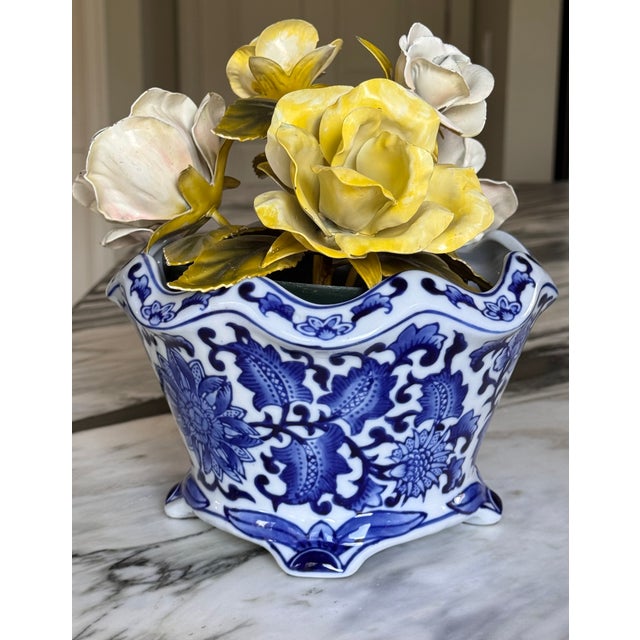Blue & White Chinoiserie Scalloped Edge Cache Pot For Sale - Image 9 of 16