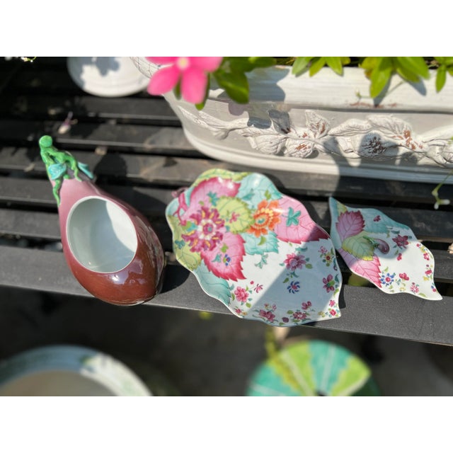 Mottahedeh Eggplant Tureen – Complete 3-Piece Set, Rockefeller Collection Original Packaging For Sale In Washington DC - Image 6 of 8