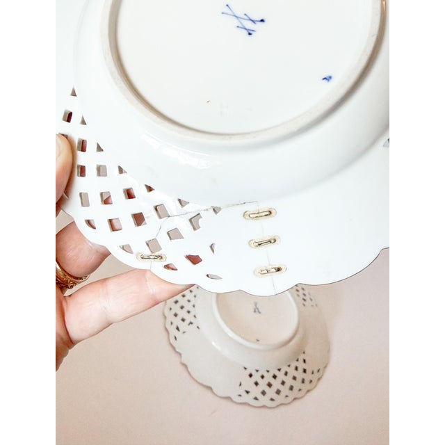 Late 19th Century Meissen Porcelain Reticulated Blue Onion Salad Plates, Crossed Swords and Gold Trim For Sale In Dallas - Image 6 of 11