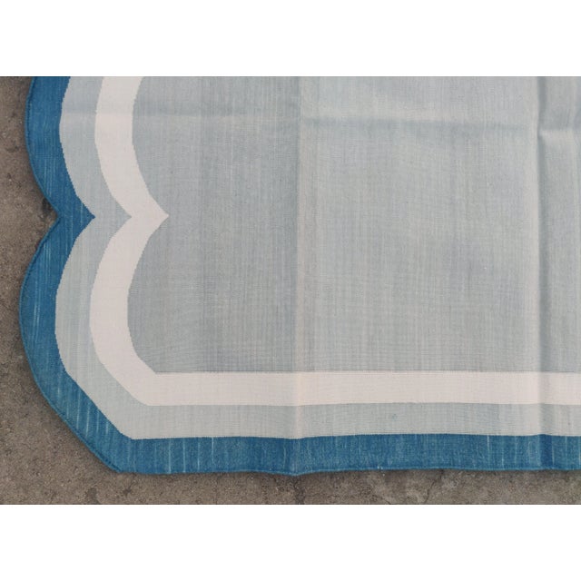 Textile Handmade Cotton Vegetable Dyed Scalloped Edge Rug in Gray With Cream and Teal Blue Border - 5x7 For Sale - Image 7 of 11